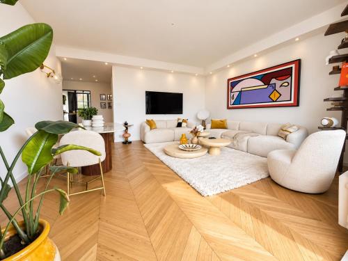 Strasbourg Signature Apartment - Terrace & King Bed