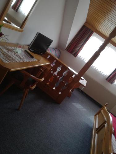 a room with a desk with a keyboard and a laptop at Gasthof Platzschmied in Guttaring