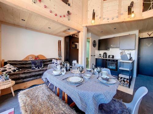 Appartement entièrement rénové Pied des pistes Balcon ouest - FR-1-344-1297