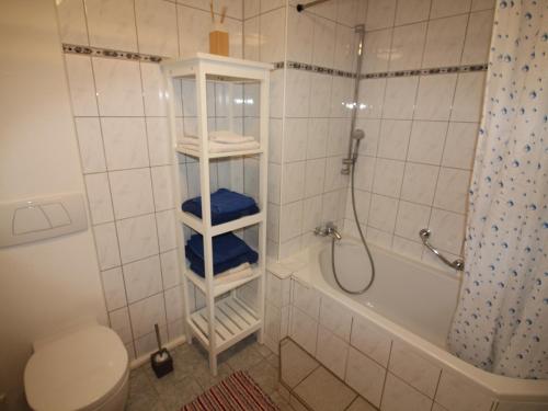 a bathroom with a shower and a toilet and a bath tub at Werner Ferienwohnung in Kappel-Grafenhausen