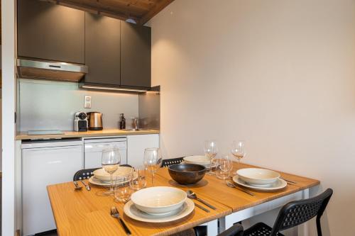 Residence Dome de Polset, Ski In-Out with WiFi in Val Thorens, "V13" by Versant Collection