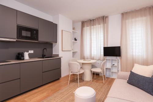 Elegant Apartments in the heart of Milan Central