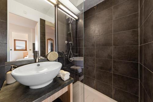 Residence Altineige, Ski In-Out with WiFi in Val Thorens, "V9" by Versant Collection