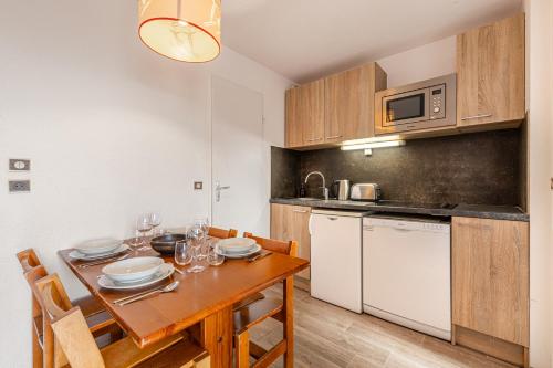 Residence Altineige, Ski In-Out with WiFi in Val Thorens, "V9" by Versant Collection