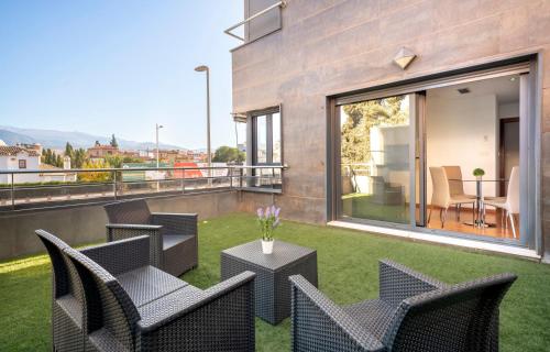 EnjoyGranada LUJO Piscina y Parking