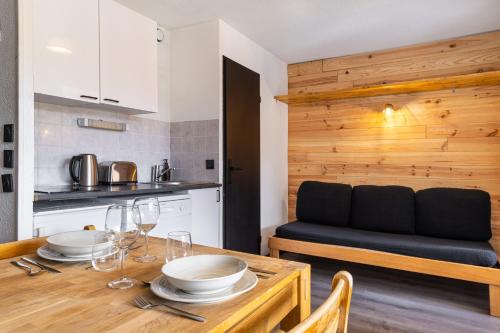 Residence Altineige, Ski In-Out with WiFi in Val Thorens, "V8" by Versant Collection