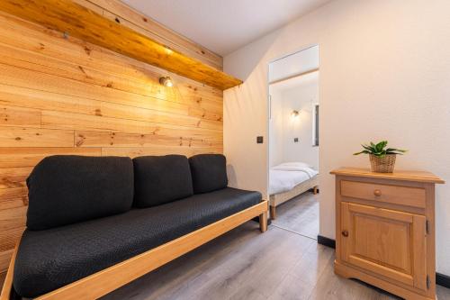 Residence Altineige, Ski In-Out with WiFi in Val Thorens, "V8" by Versant Collection