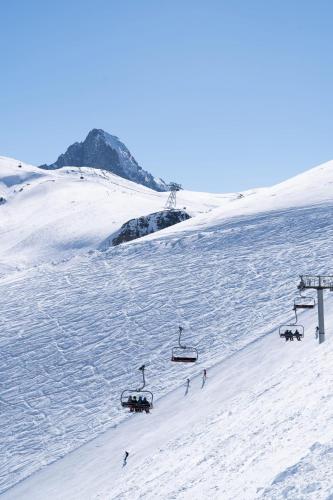 Residence Altineige, Ski In-Out with WiFi in Val Thorens, "V8" by Versant Collection