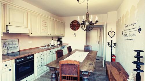 Dapur atau dapur kecil di Gästehaus Liebler