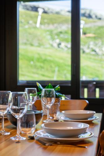 Residence Olympic, Ski In-Out with WiFi in Val Thorens, "V11" by Versant Collection