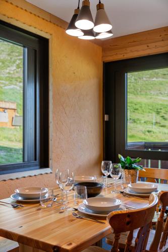 Residence Olympic, Ski In-Out with WiFi in Val Thorens, "V11" by Versant Collection