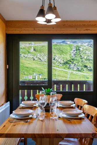 Residence Olympic, Ski In-Out with WiFi in Val Thorens, "V11" by Versant Collection