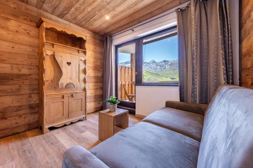 Residence Les Olympiades, Ski In-Out with WiFi in Val Thorens, "V5" by Versant Collection