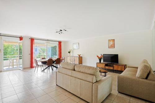 Upstays Spacious 2BR 100m2 with terrace and pool