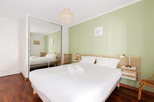 Upstays Spacious 2BR 100m2 with terrace and pool