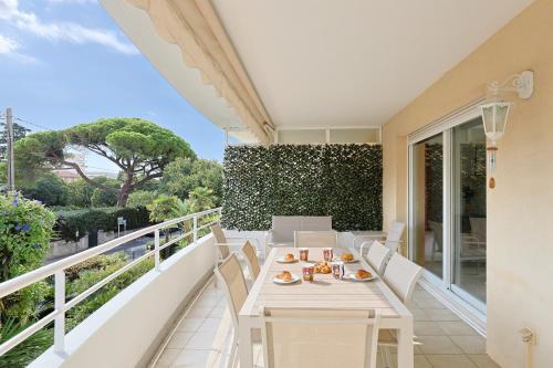 Upstays Spacious 2BR 100m2 with terrace and pool