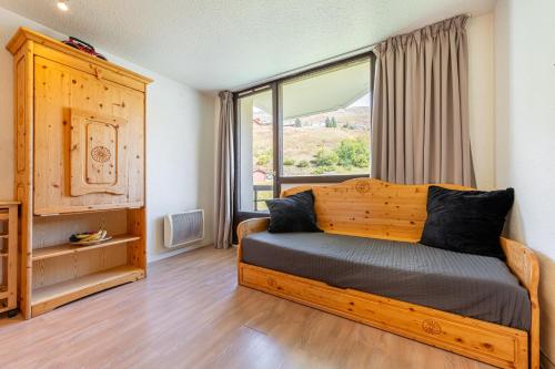 Residence Le Median, Ski In-Out with WiFi in Les Menuires, "V17" by Versant Collection