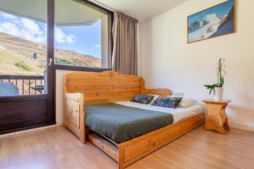 Residence Le Median, Ski In-Out with WiFi in Les Menuires, "V17" by Versant Collection