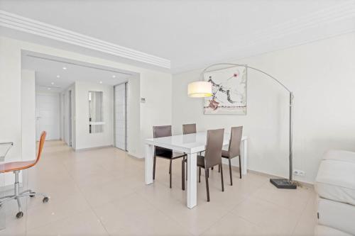 REF 2052 - Seasonal rental - Prestigious apartment on the Croisette Cannes