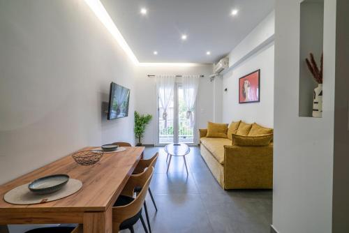 Modern Athenian Escape Walk to Metro & Acropolis