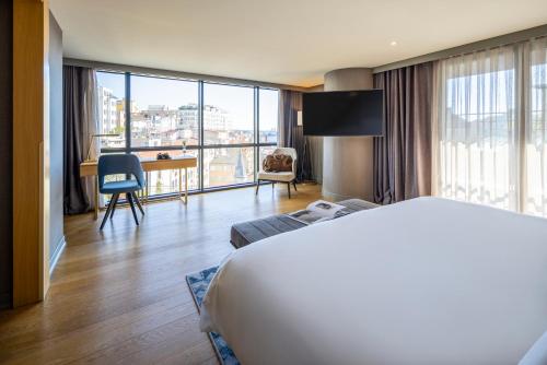 Signature King Suite