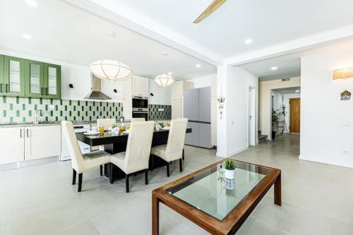 Chilling in Lagos | 5BR Villa with Private Pool
