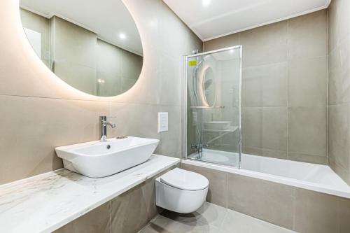 Chilling in Lagos | 5BR Villa with Private Pool