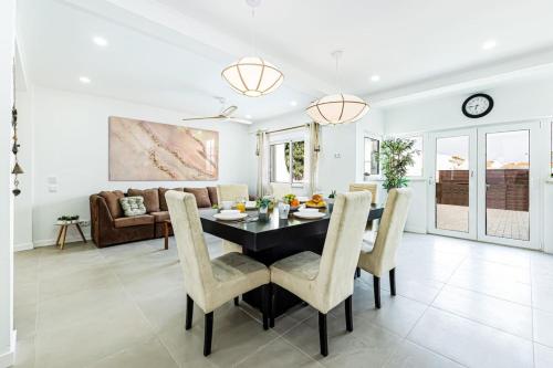 Chilling in Lagos | 5BR Villa with Private Pool