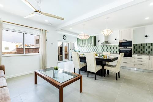Chilling in Lagos | 5BR Villa with Private Pool