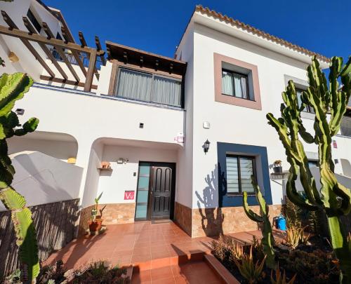 CASA RODO, ideal remote work, relaxing, pool and surfing