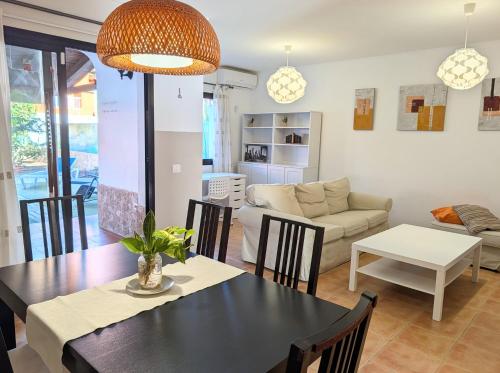 CASA RODO, ideal remote work, relaxing, pool and surfing