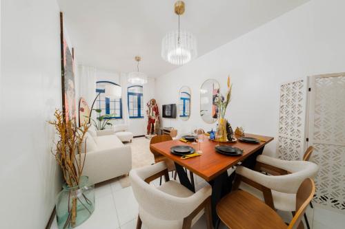Lisbon Triplex wAC Tagus River Views & Garage