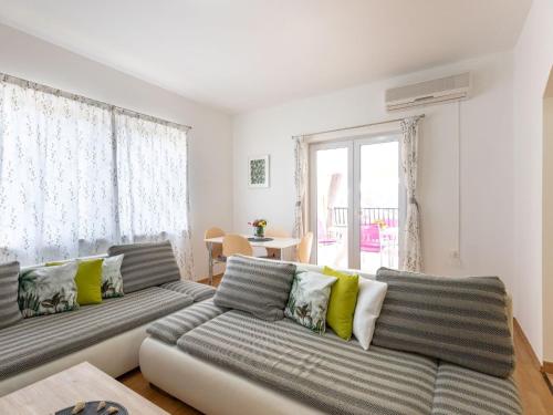 Apartment Appartement Maya mit Blick auf das Wasser by Interhome