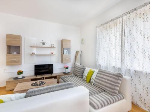 Apartment Appartement Maya mit Blick auf das Wasser by Interhome