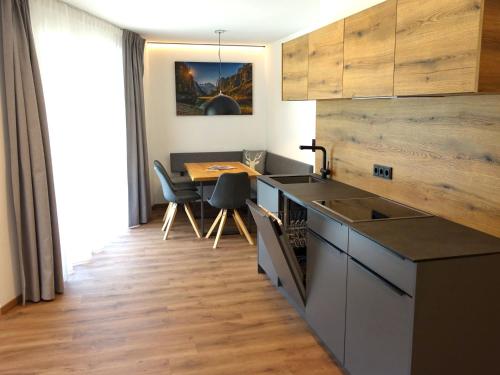 Apartment Bergzeit Appartement Top 2 by Interhome