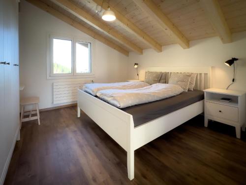 Apartment Ferienwohnung Bunder - DG Appartement-Fewo- Bad- WC- 3 Schlafräume by Interhome