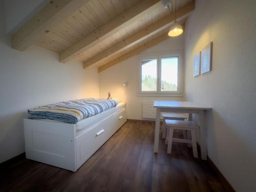 Apartment Ferienwohnung Bunder - DG Appartement-Fewo- Bad- WC- 3 Schlafräume by Interhome