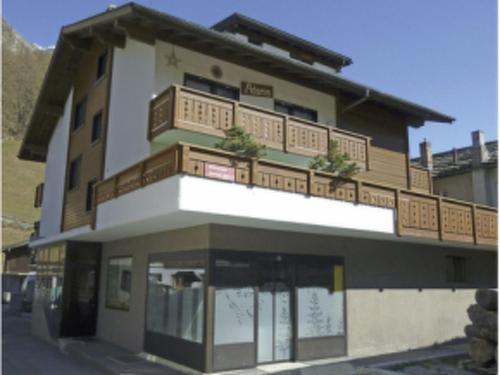 Apartment Ferienhaus Adonis Appartement-Fewo 5-Bettwohnung Weissmies by Interhome