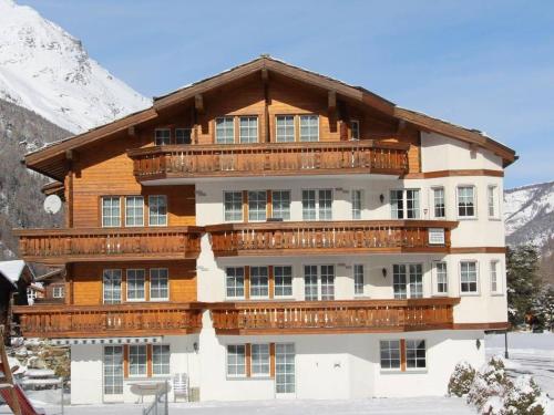 Apartment Apartments Arcadia Appartement-Fewo 4-Bettwohnung Weissmies by Interhome