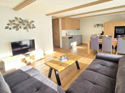 Apartment Ferienhaus Adonis Appartement-Fewo 5-Bettwohnung Südlenz by Interhome