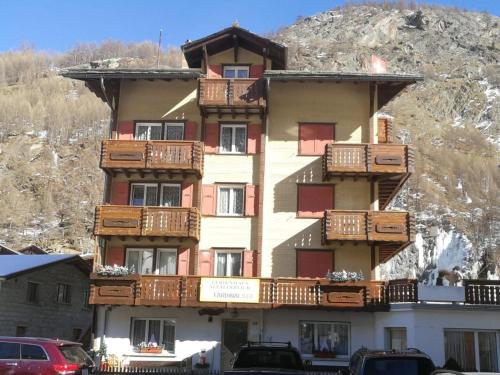 Apartment Allalinblick Appartement-Fewo 4- OG Bergseite by Interhome