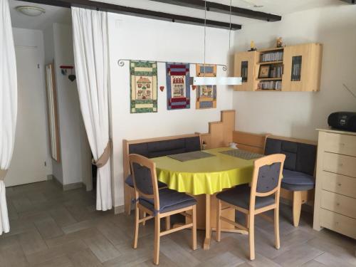 Apartment Amici 13 Appartement-Fewo 2-Bettwohnung by Interhome