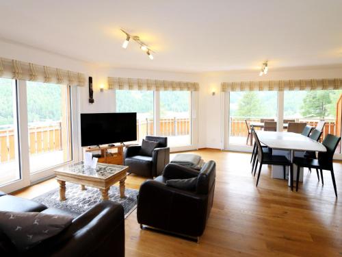 Apartment Hollywood 3 Appartement-Fewo- Bad- WC- 3 Schlafräume 6-Bettwohnung by Interhome