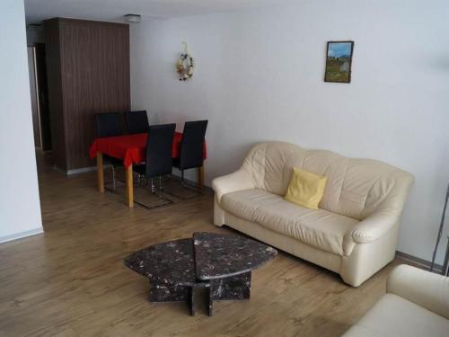 Apartment Azalea 5 Appartement-Fewo 4-Bettwohnung Nr- 5 by Interhome