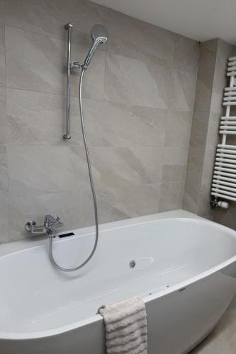 Apartment Mier Gfallt's Appartement-Fewo- Bad- WC- 3 Schlafräume 5-Bettwohnung by Interhome