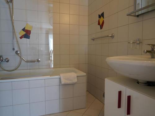 Apartment Fee-Rien Appartement-Fewo- Bad- WC 6-Bettwohnung by Interhome