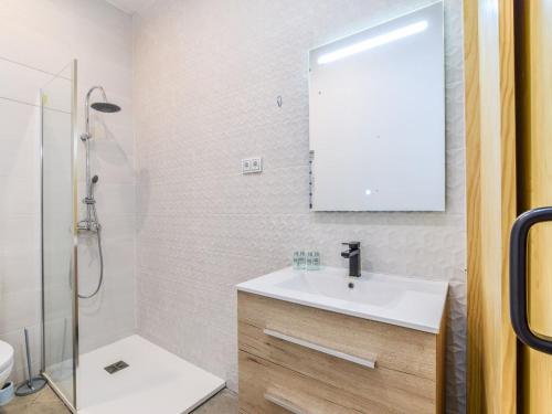 Studio Gran Vía VIII by Interhome