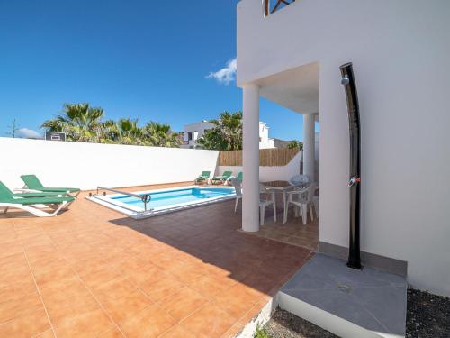 Villa CASA LAGO- private villa in Playa Blanca by Interhome