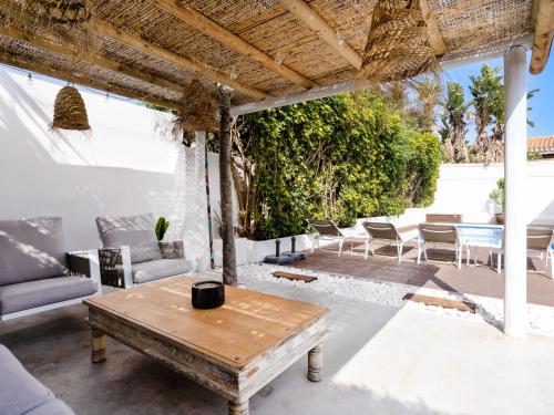 Villa Villa Madrugada- beachside villa in Costabella by Interhome