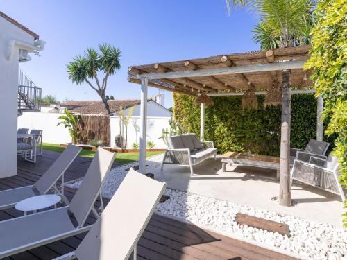 Villa Villa Madrugada- beachside villa in Costabella by Interhome